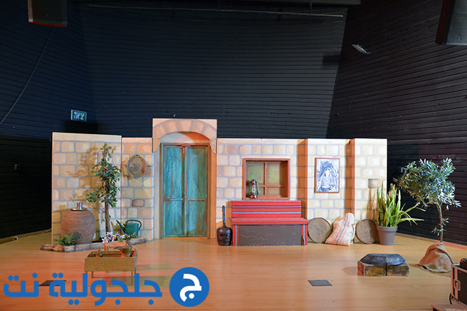 عرض مسرحية ثوب ستي بتنظيم أكاديمية دوزان بالمركز الجماهيري في جلجولية